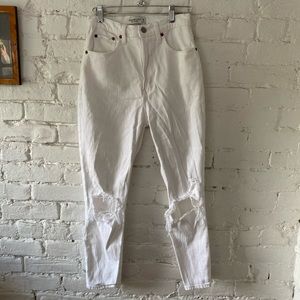 Abercrombie & Fitch White Ultra High Rise Straight Ankle Jeans *SIZE 26 SHORT
